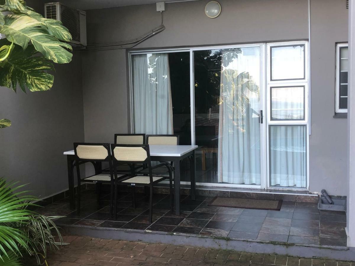 Sunrise Beach Resort Amanzimtoti Buitenkant foto
